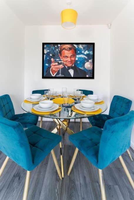 Apartment With Free Gated Parking With 50 Percent Off For Monthly